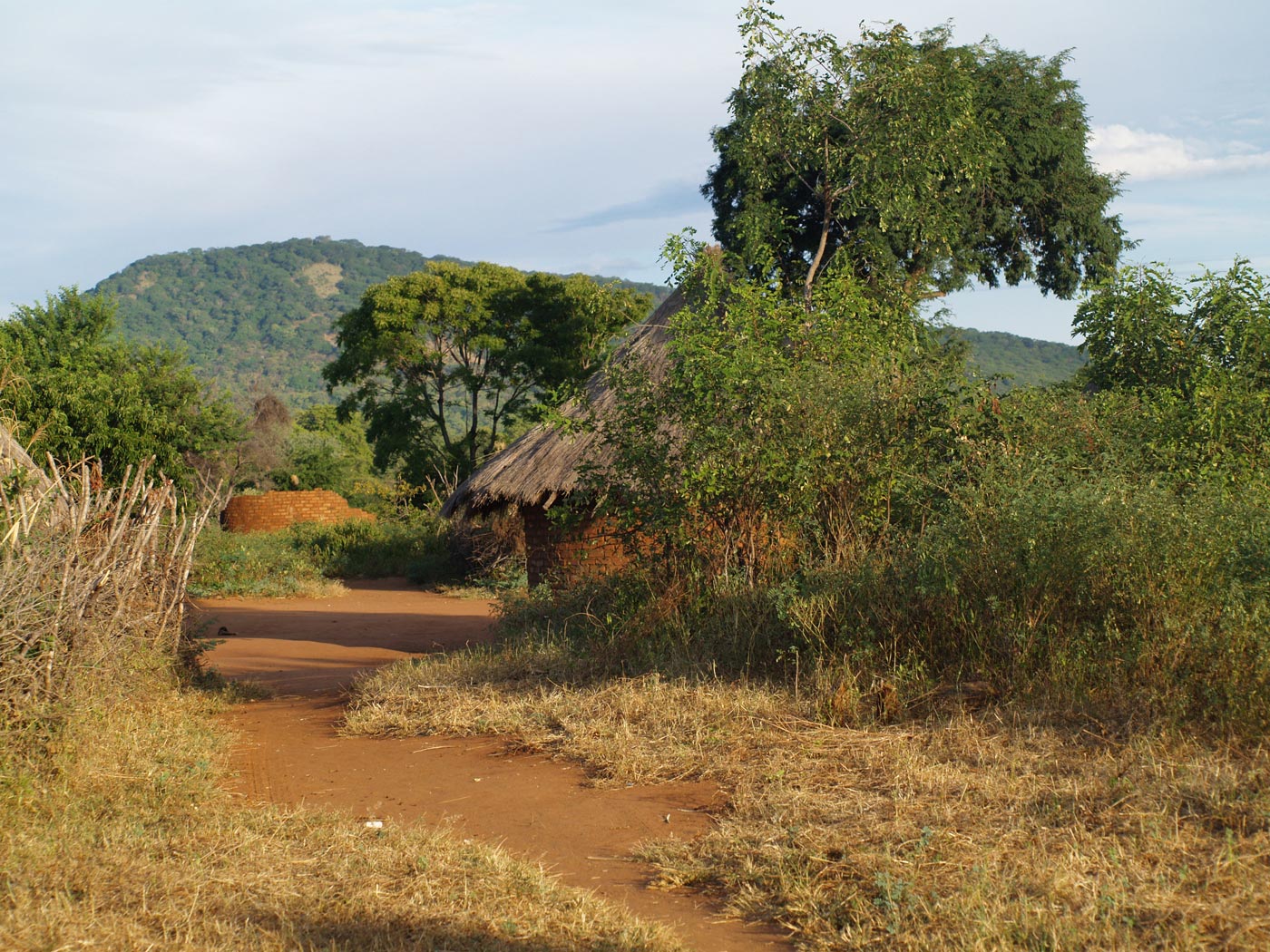 Die Hütte von Patenkind Maja im Norden Simbabwes