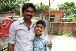 Kinderarbeit: Hemel aus Bangladesch mit seinem Vater