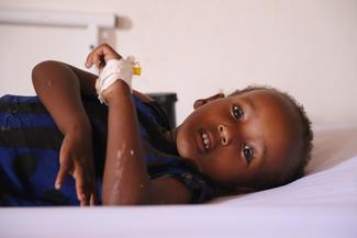 Das Leben von Abinar (3) aus Somalia wurde mit rechtzeitiger medizinischer Hilfe gerettet. 