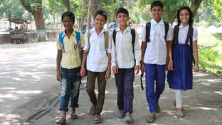 Kinderarbeit: Hemel aus Bangladesch mit Schulfreunden