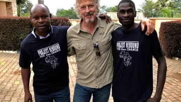 Wolfgang Niedecken zu Besuch beim Rebound Projekt in Uganda
