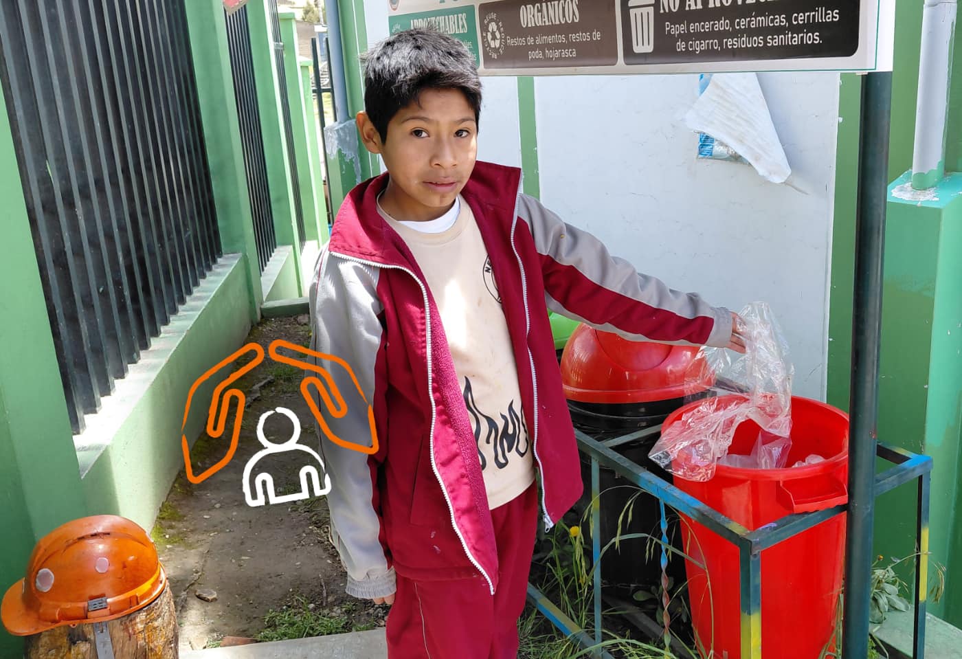 Piero ist Schülerbürgermeister seiner Schule und führt im Rahmen der Umweltschutzbemühungen in seiner Gemeinde ein Recyclingsystem ein