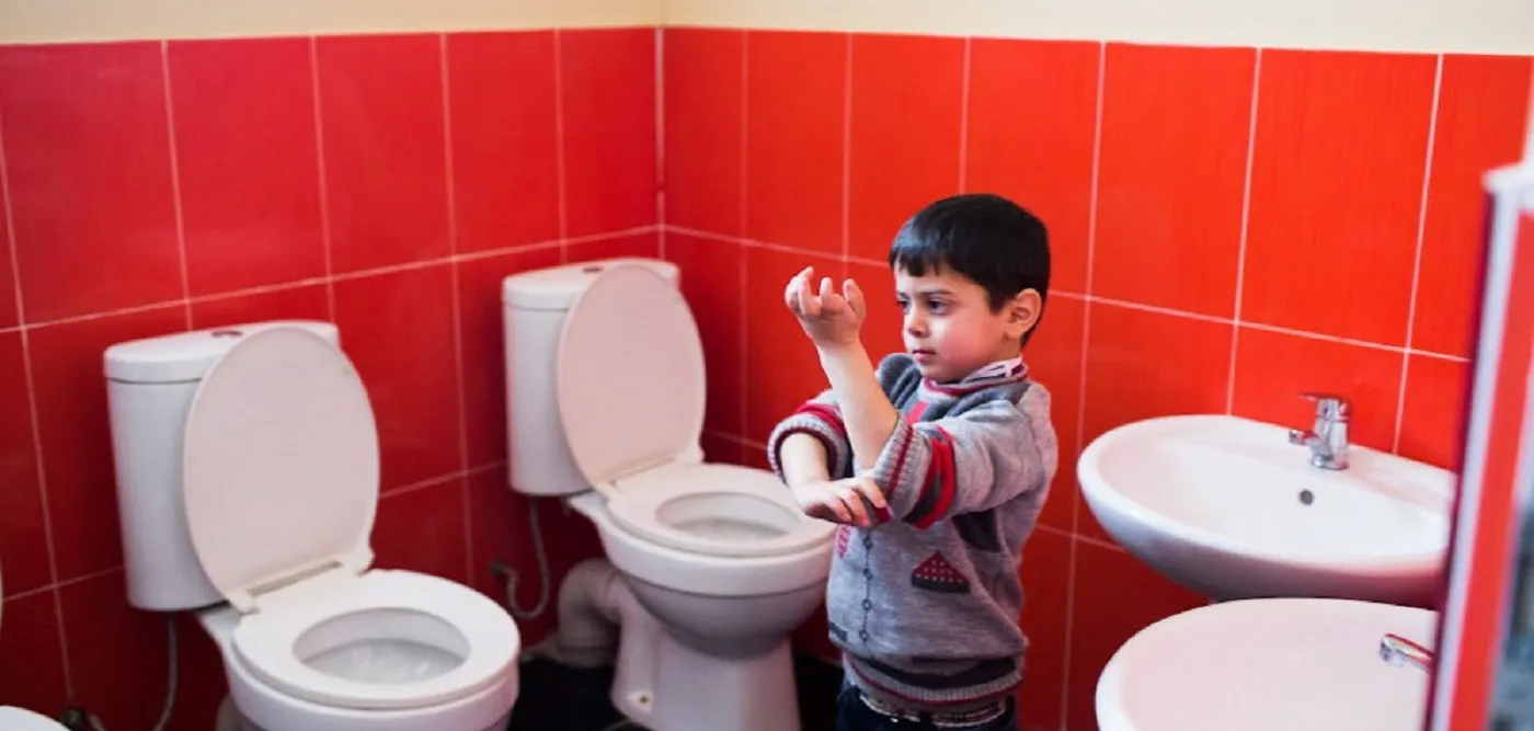 Toiletten in einem Kindergarten in Georgien