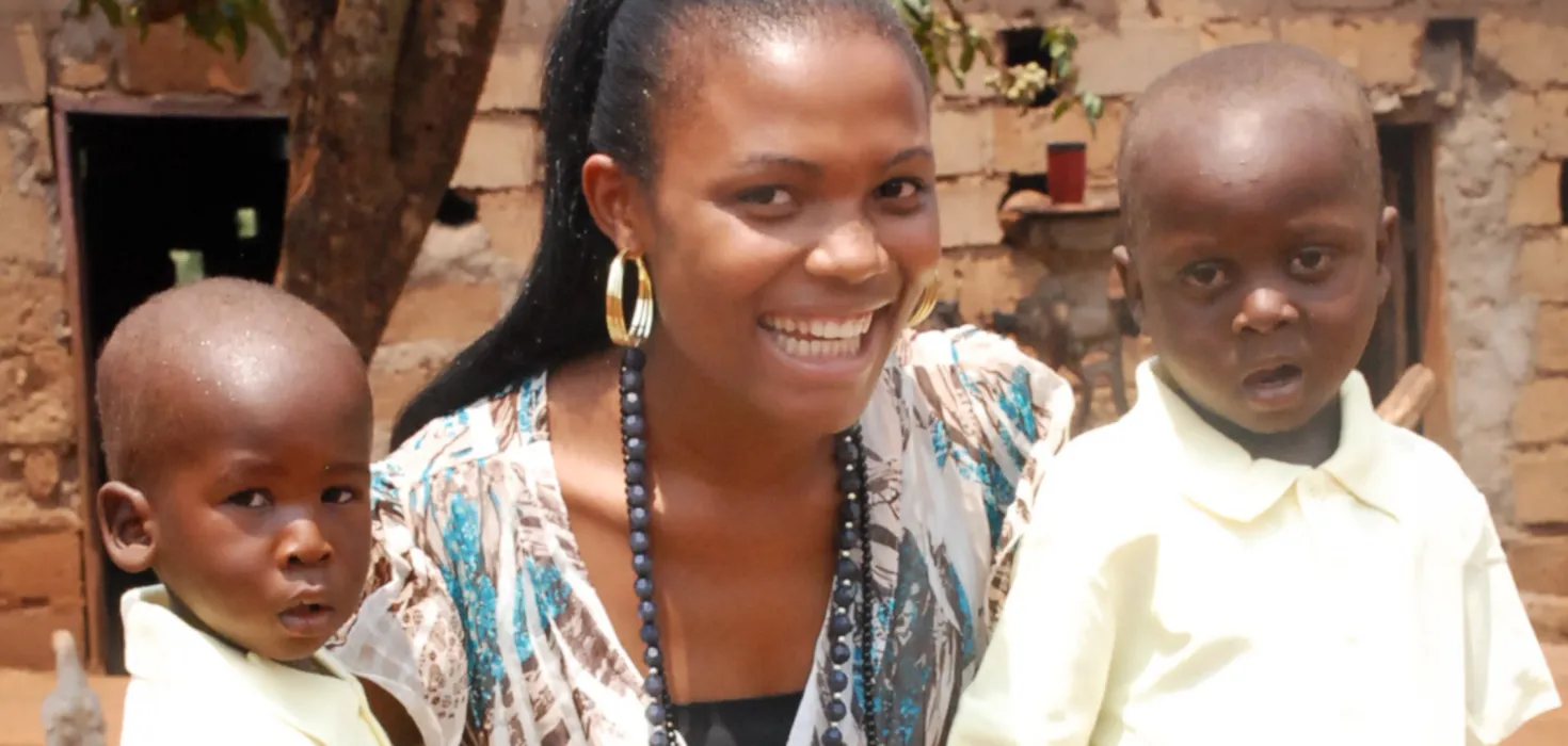Ehemaliges Patenkind Nozipho aus Eswatini kann heute Nichten und Neffen unterstützen
