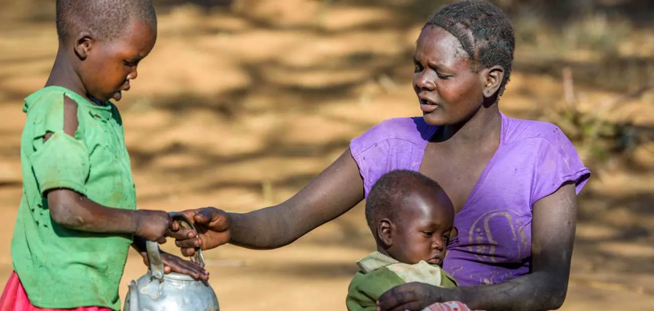 Monica mit ihrer Tochter Cheru in Kenia