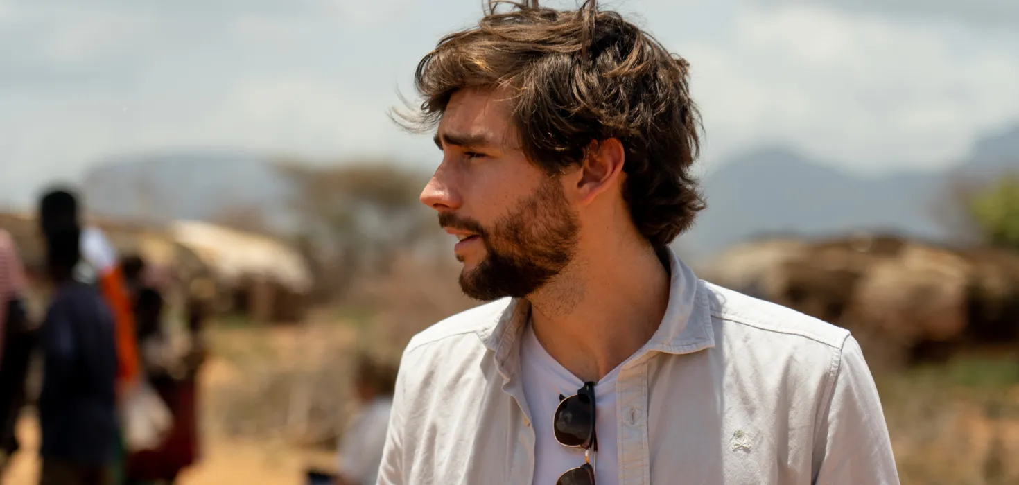 World Vision-Botschafter Alvaro Soler in Kenia