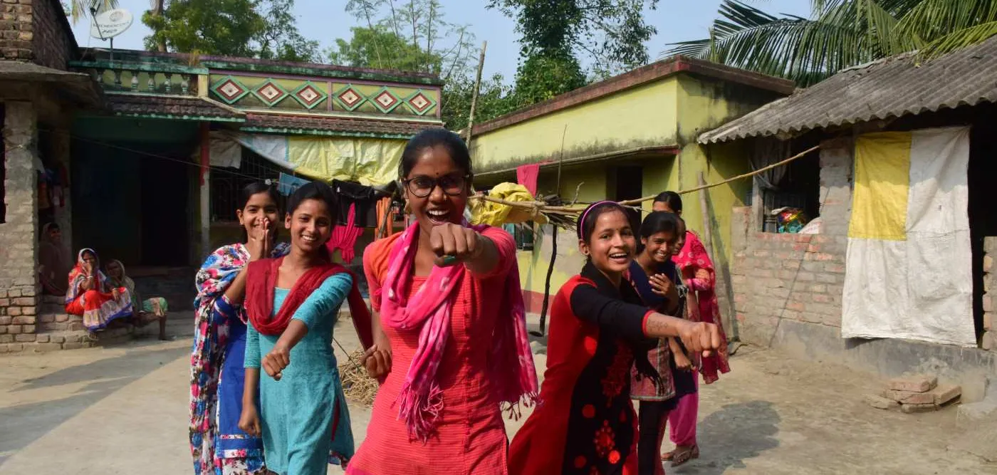Selbstbewusste Girls Power Group in Indien