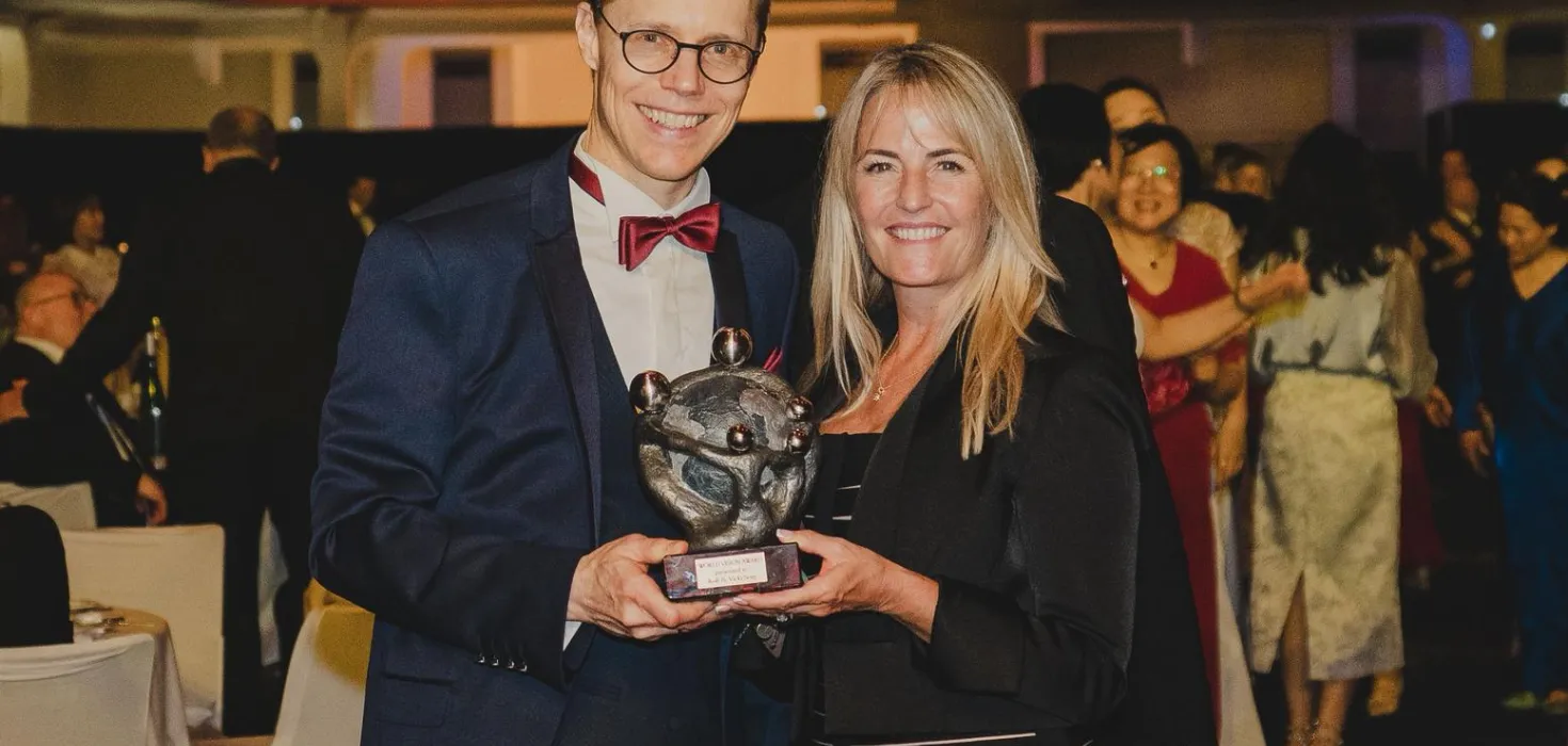Christoph Hilligen, CEO World Vision und Vicki Sorg, Charity-Botschafterin der PM We Care Foundation (links nach rechts)                                    
