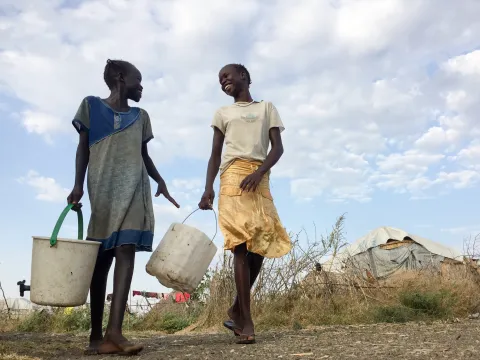 Wasser holen ist Aufgabe der Frauen im Südsudan
