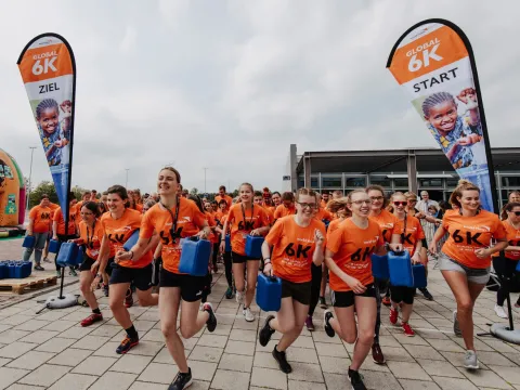 Mit viel Elan starteten die Global 6K-Läuferinnen und Läufer beim Willow Creek-Congress.