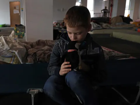 Geflüchteter ukrainischer Junge
