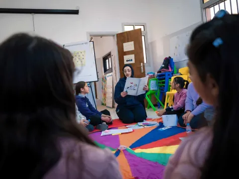 Kinder lernen und spielen