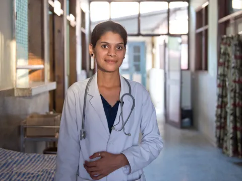 Vibita ist jetzt eine Krankenschwester und Hebamme