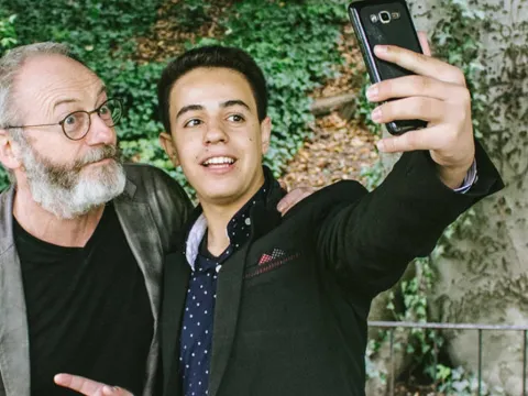 „Game of Thrones-Star" Liam Cunningham engagiert sich für World Vision