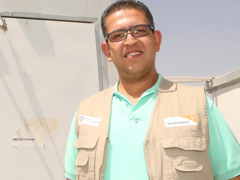 World Vision-Mitarbeiter in Flüchtlingslager