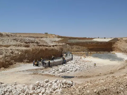 Schutz des Al-Wahedi-Staudamms in Jordanien