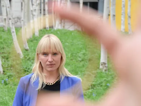 Kampagnenmotiv Vergessene Krisen mit Luise Amtsberg