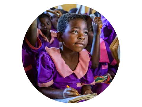 World Vision Patenschaft ermöglicht Bildung: Mädchen in einem Klassenzimmer