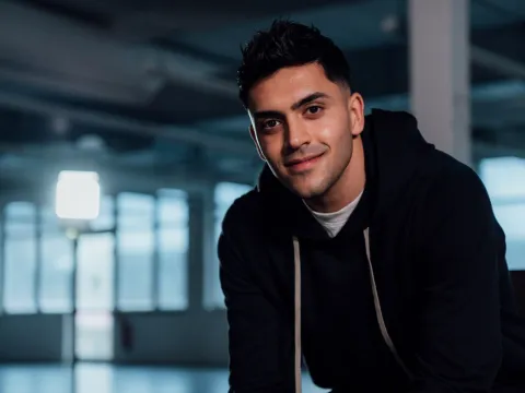 Fußballprofi Nadiem Amiri engagiert 