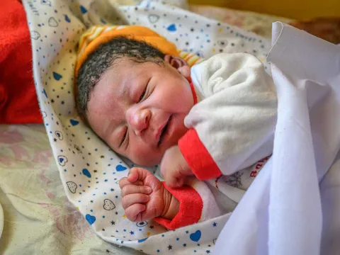 Neugeborenes Baby Alpha aus Ruanda