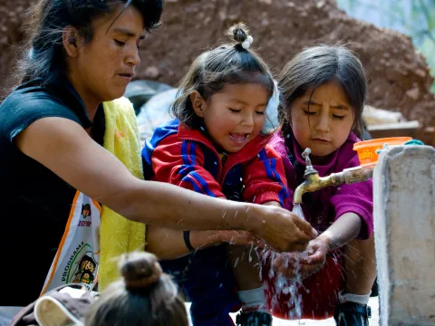 Peru: Verbesserung der Klimaanpassungsfähigkeit der Familien im Andenhochland (Acoria und Paucara) durch Bewässerungsanlagen für die landwirtschaftliche Produktion