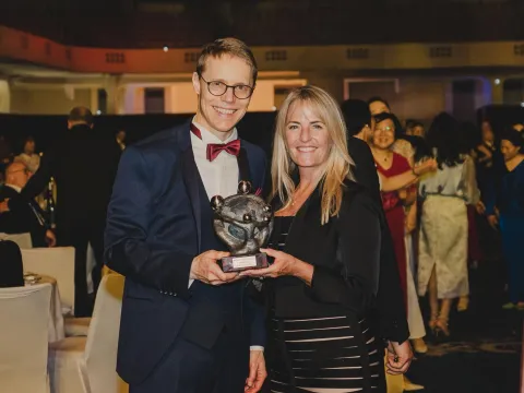 Christoph Hilligen, CEO World Vision und Vicki Sorg, Charity-Botschafterin der PM We Care Foundation (links nach rechts)                                    