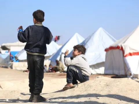 Syrische Erdbebenopfer leiden unter Hitze und Hunger