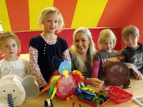 Janine Kunze als World Vision Botschafterin bei der Aktion Lichterkinder