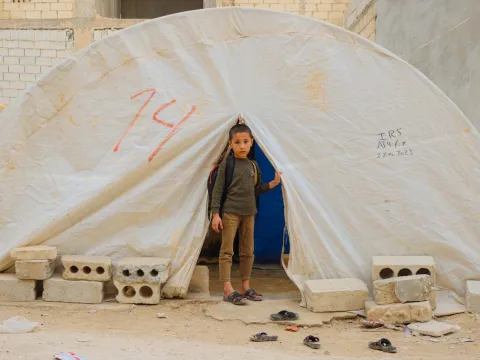 Syrischer Junge in einem Geflüchtetenlager