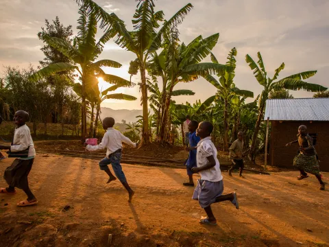 Spielende Kinder in Ruanda