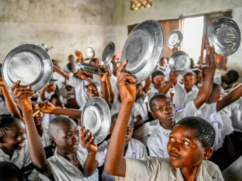 Schulmahlzeiten auch von Kürzungen bei humanitären Hilfen bedroht 