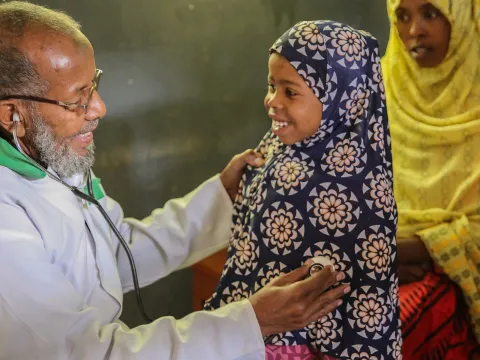 Tuberkulose-Test für ein Mädchen in einer von World Vision unterstützten Klinik in Somalia