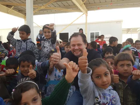 Arne Kopfermann besucht Flüchtlingskinder in Jordanien