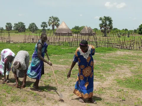 Menschen im Südsudan lernen über nachhaltige Anbaumethoden