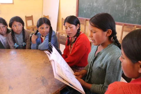 Fannys im Vorleseclub in Bolivien