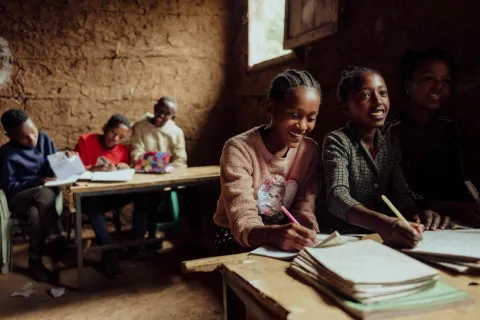 Schulkinder in einem World Vision Patenschaftsprojekt in Äthiopien
