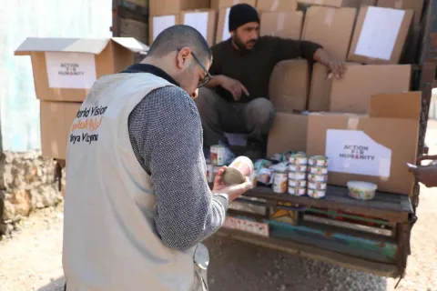 Verteilung von Hilfsgütern nach dem Erdbeben in Syrien