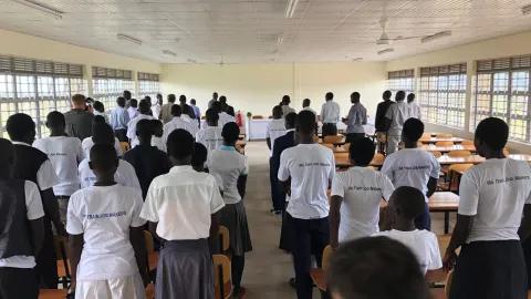 Wolfgang Niedecken besucht das Kalongo Technical Institute in Uganda