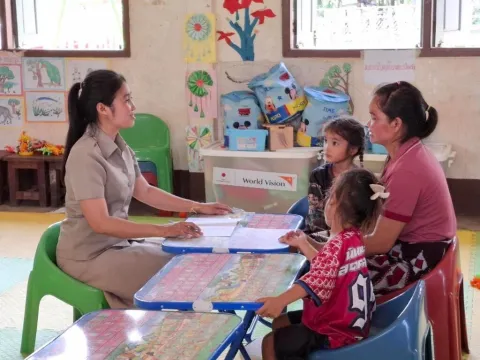 Lehrerin Nui aus Laos