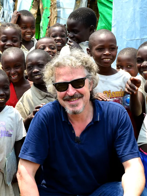 Wolfgang Niedecken unterstützt gemeinsam mit World Vision ehemalige Kindersoldaten und Kinderprostituierte im Kongo