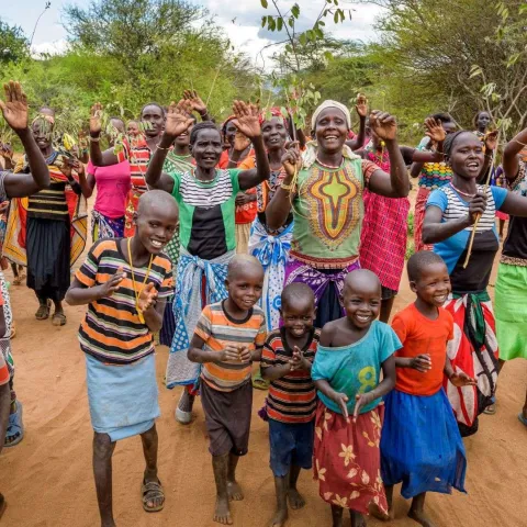 Kinder und Frauen in Kenia