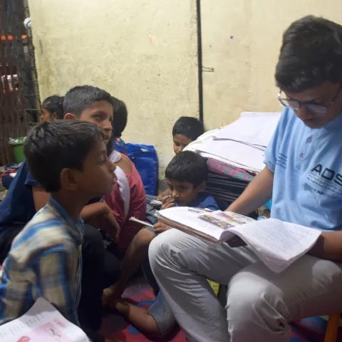 Bücherwürmer in Dharavi haben ein Zuhause