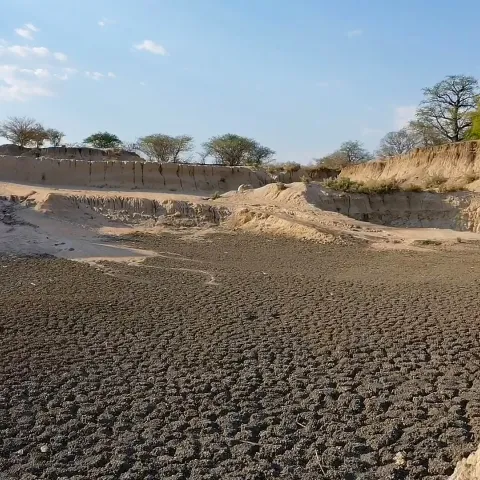 Ausgetrockneter See in Angola - Folge der schlimmen Dürre 2019