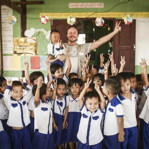 Jerome Flynn Myanmar World Vision Kinder Zukunft