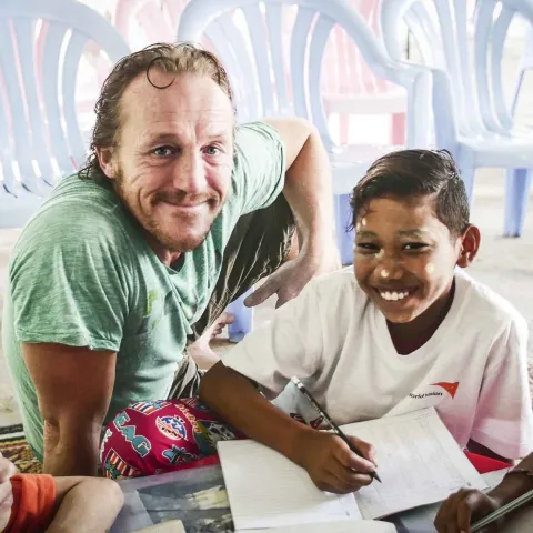 Jerome Flynn Myanmar World Vision Kinder Zukunft