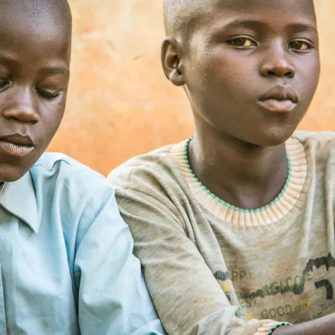 Kinder der ehemaligen Kindersoldatin Florence. Gewalt gegen Kinder verhindern
