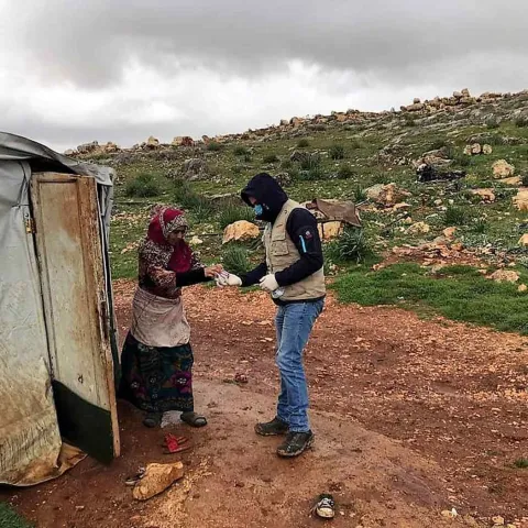 World Vision verteilt Seide an Flüchtlinge in LIbanon zur Corona-Virus-Bekämpfung