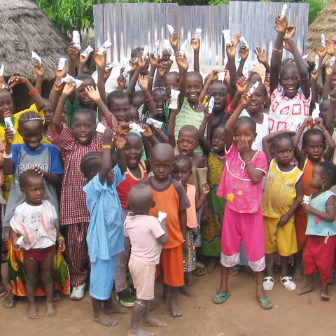 Bewohner eines Dorfes im Senegal