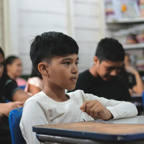 Kinderstudie zu Schulmahlzeiten: Unterricht in Brasilien