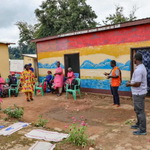 World Vision besucht Dorf